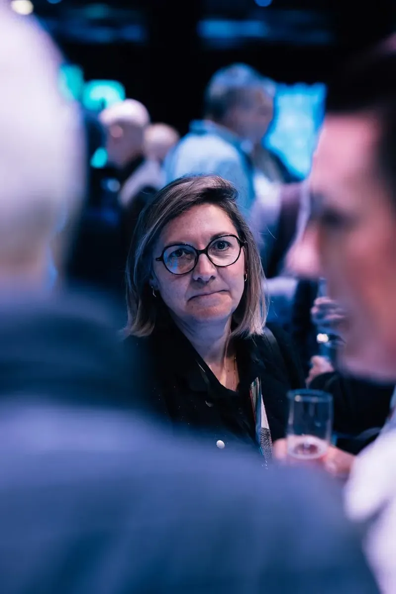 Rachel Guénard à l'écoute de dirigeants lors d'un événement professionnel